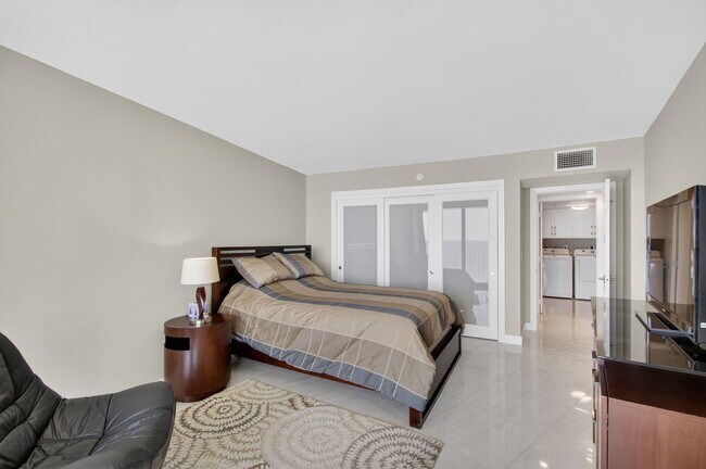 Building Photo - 3400 S Ocean Blvd