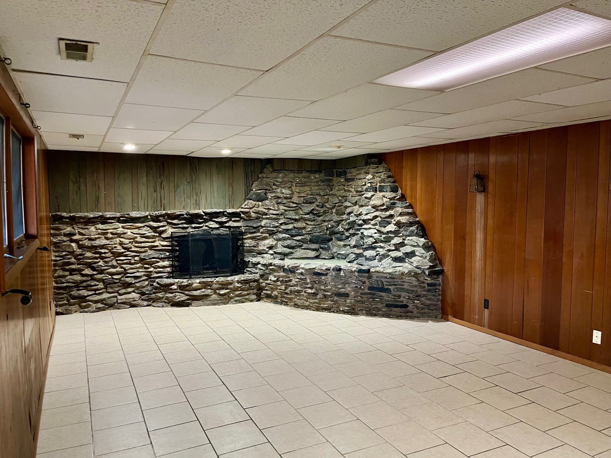 Building Photo - 221 Eisenhower Dr