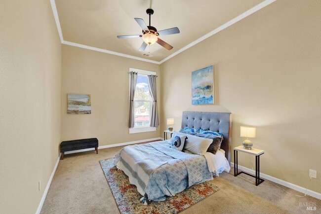 Building Photo - 528 Main St