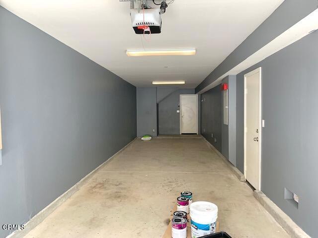 Building Photo - 3150 N Ventura Rd