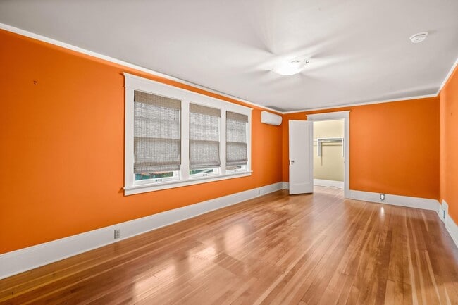 Building Photo - Elegant Grant Park Craftsman with Wine Cel...