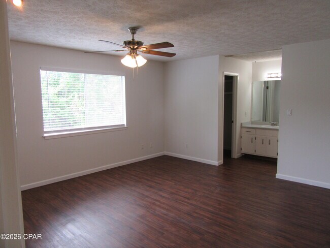 Building Photo - 8629 Deerpoint Dr