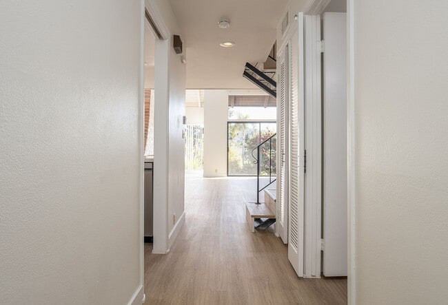 Building Photo - Charming 1 bedroom home in the Tranquil Casitas De La Costa Community.