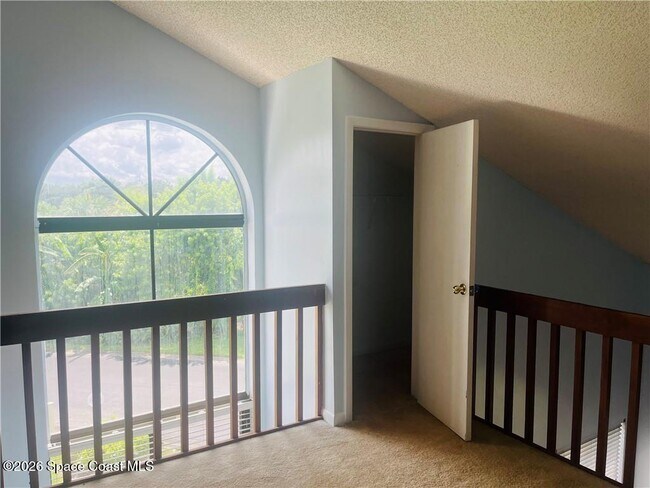 Building Photo - 9632 Riverside Dr