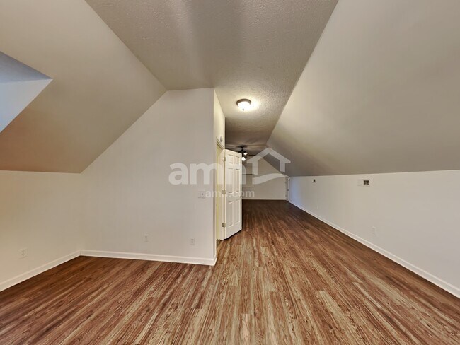 Building Photo - 200 Priest View Dr