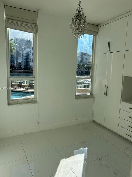 Building Photo - 701 Brickell Key Blvd