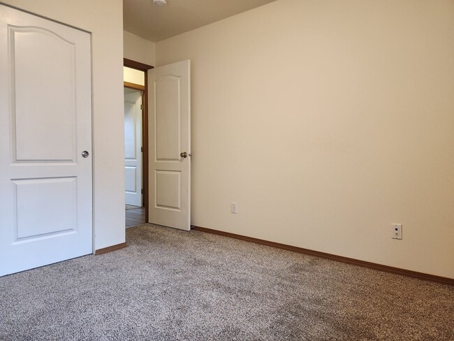 Building Photo - 240 Poplar St