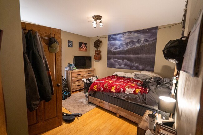 Building Photo - 1101 22nd Ave SE