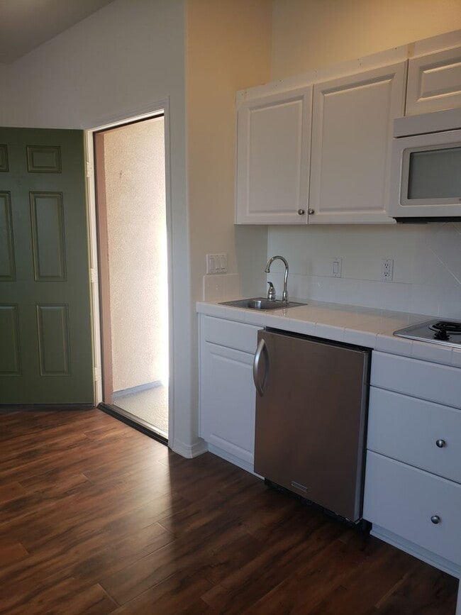 Building Photo - 2nd Floor Studio Apt. in Riverpark at the ...
