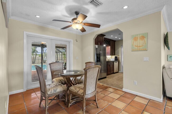 Building Photo - 991 SE Walters Terrace