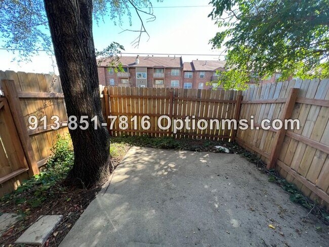 Building Photo - Half duplex AVAILABLE NOW