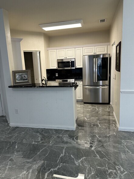 Building Photo - 2249 Portofino Pl