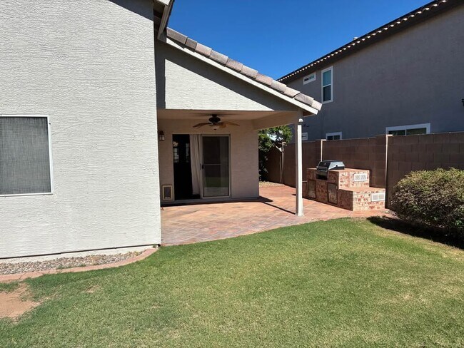 Building Photo - 2537 E Kent Ave