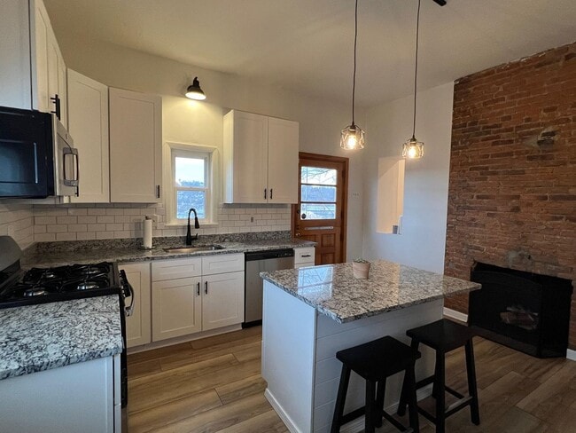 Building Photo - 2121 Eggers St