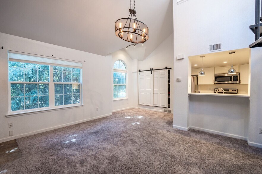 Building Photo - 4943 S Carson St