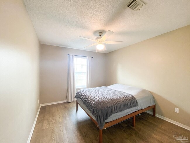 Building Photo - 11920 Longwood Dr