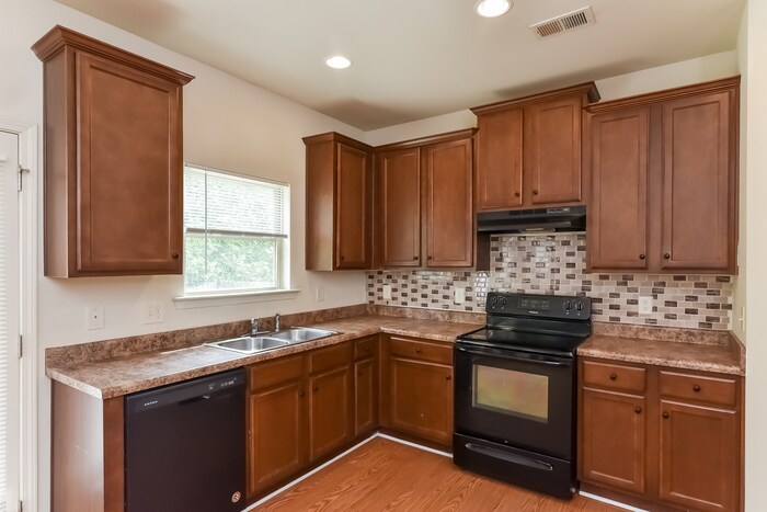 Building Photo - 1479 Wilford Dr NE