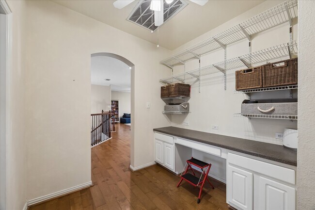 Building Photo - 1125 Shady Knoll Ln