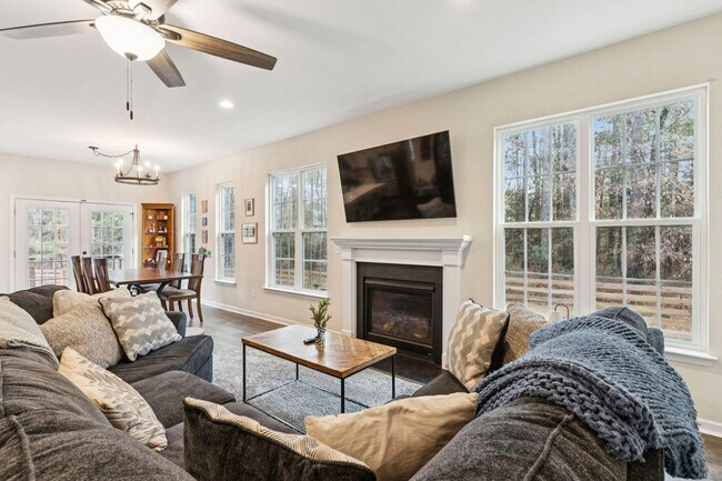 Building Photo - 4 Bedroom, 2.5 Bathroom Home in The Refuge at Ravenel - Ravenel