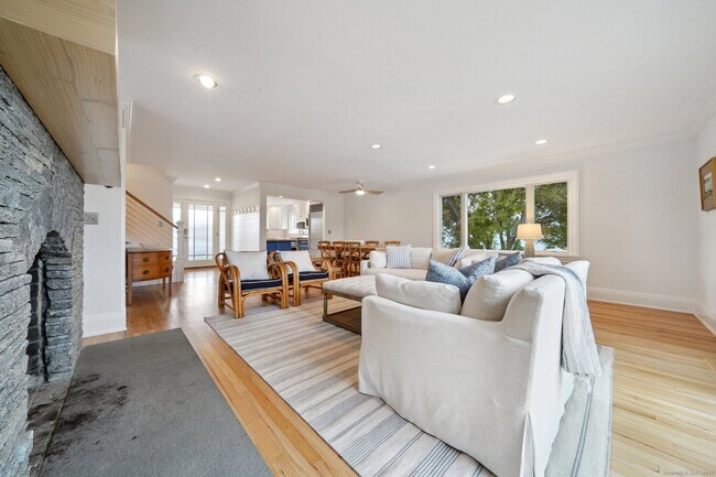 Building Photo - 656 Fairfield Beach Rd