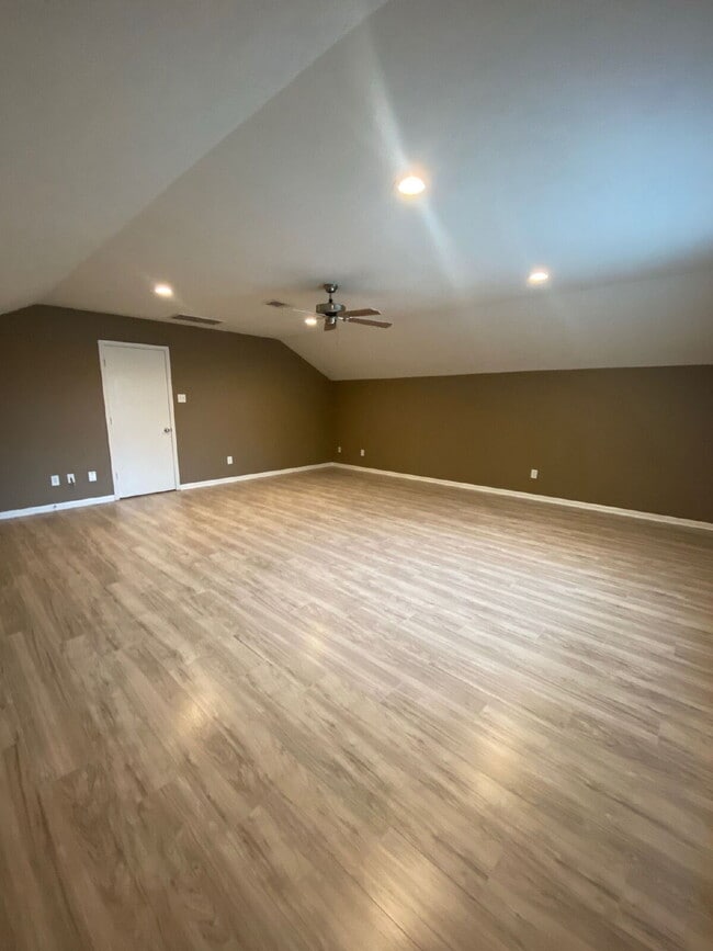 Building Photo - Spacious 4Bed, 2.5 Bath plus Bonus Room, 2-story home in the desirable Remington Grove community!