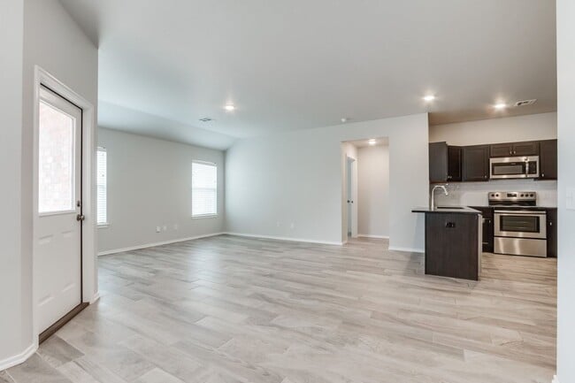 Building Photo - 3 Bed in Piedmont