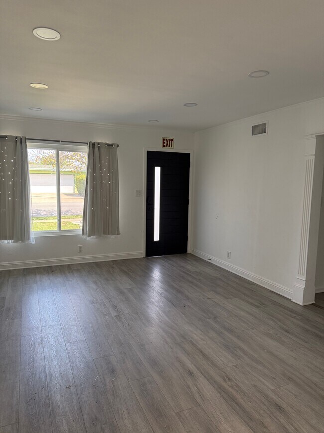 Building Photo - 9422 Krepp Dr