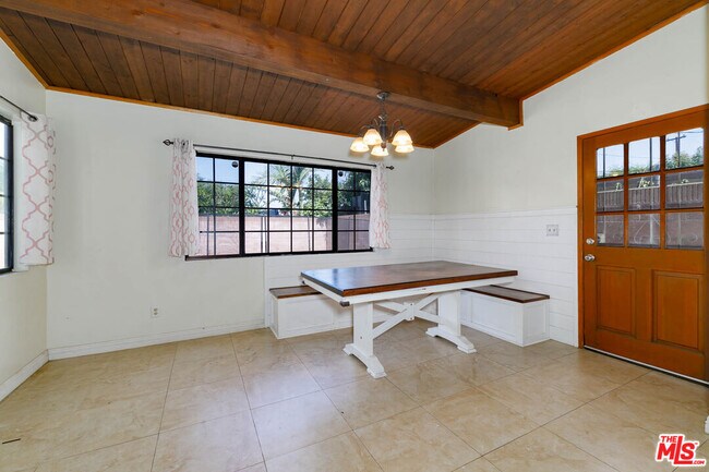 Building Photo - 5633 Cedarglen Dr