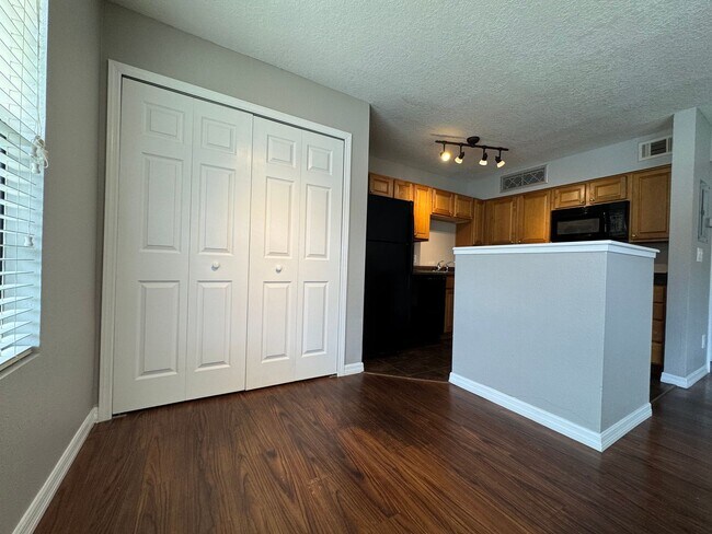 Building Photo - 2/2 Condo in Gated Lakefront Community ~ G...