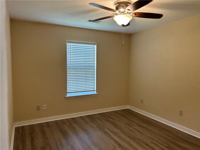 Building Photo - 1433 N Dawn Dr