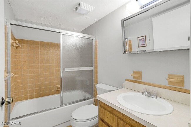 Building Photo - 35 Greenbrier St