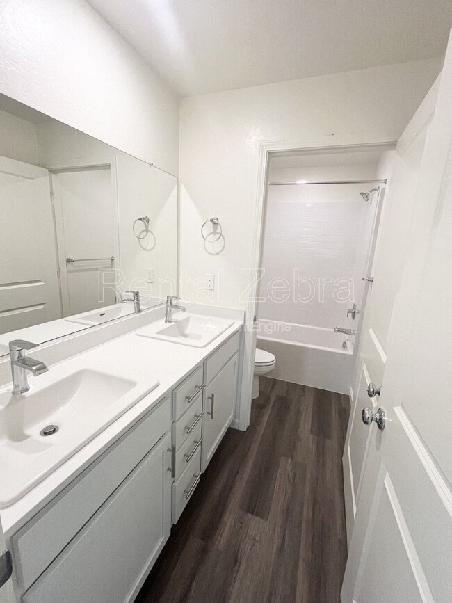 Building Photo - 333 Halisan Ct