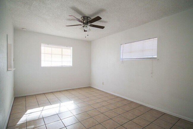 Building Photo - 209 San Saba Rd