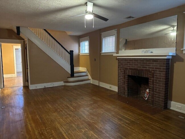 Building Photo - 2020 Chestnut St