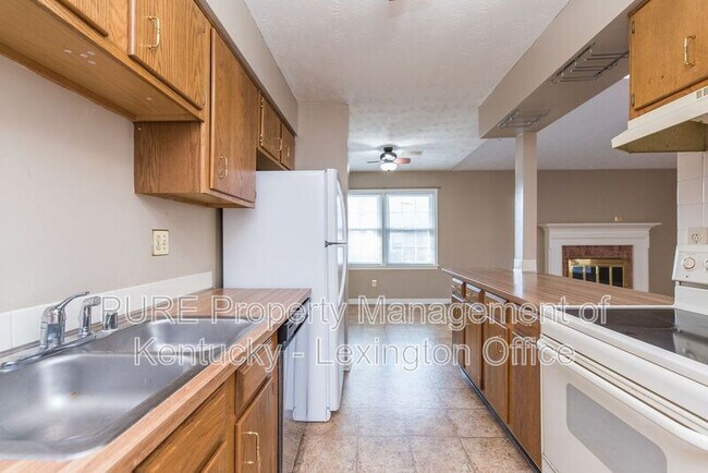 Building Photo - 3209 Foxchase Ct