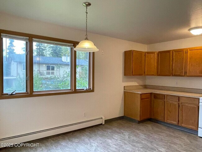 Building Photo - 3903 Iowa Dr