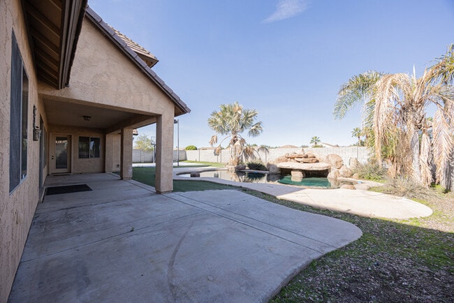 Building Photo - 12746 W Colter St