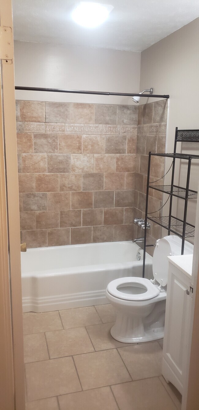 Building Photo - 4608 Aral Dr