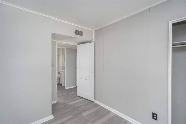 Building Photo - 813 Josephine St