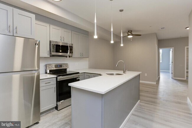 Building Photo - 400 N Highland Ave