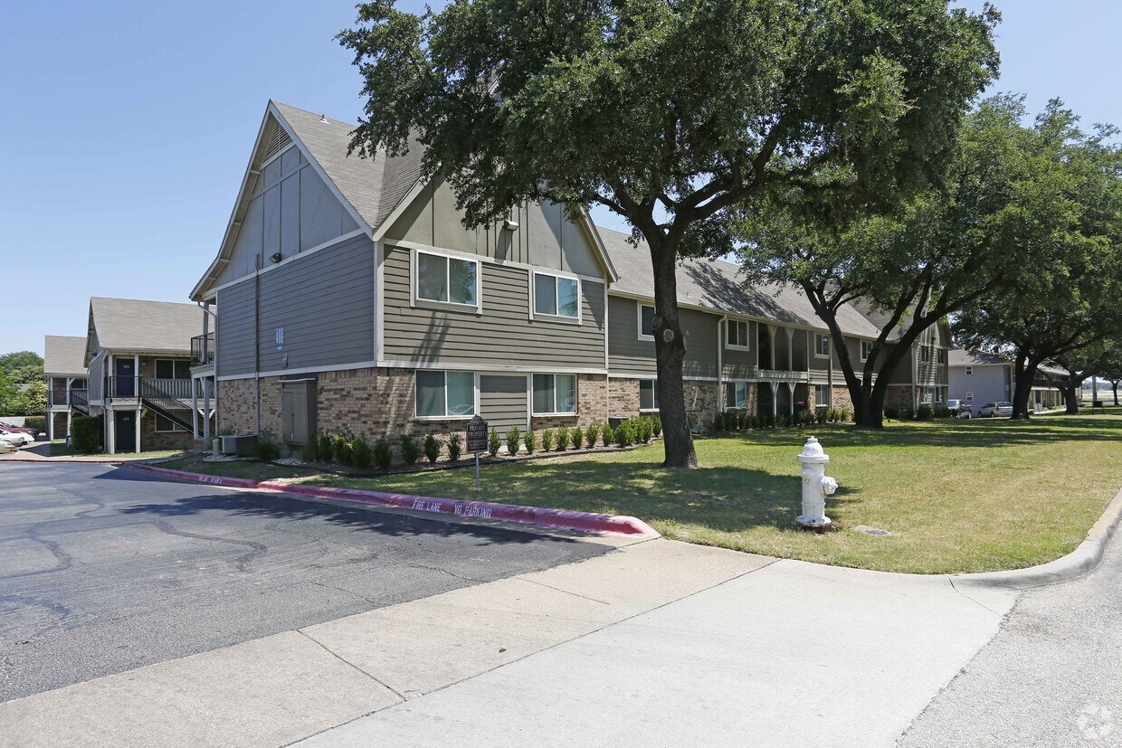 Villa Creek Farmers Branch
