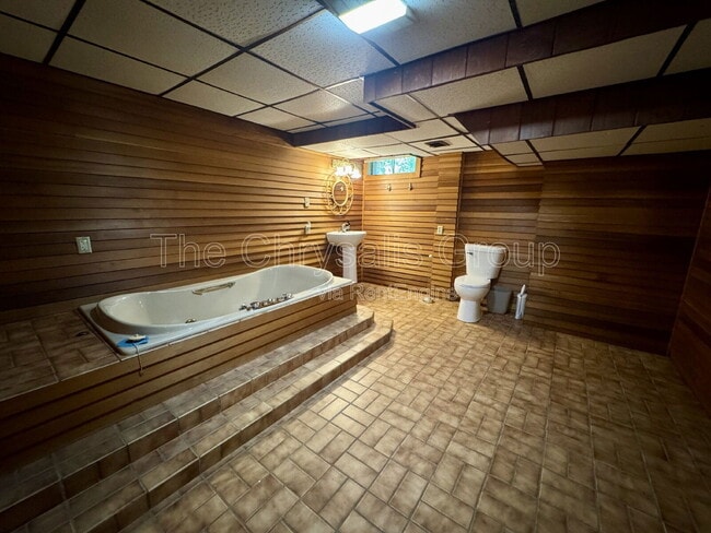 Building Photo - 206 Forest Park Pl