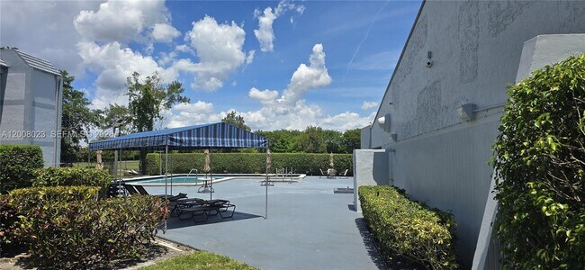 Building Photo - 8310 Sands Point Blvd