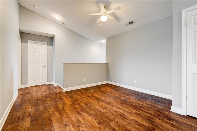 Building Photo - 3 bedroom 2 Bath Large Apartment Home $1,569/mo Rent