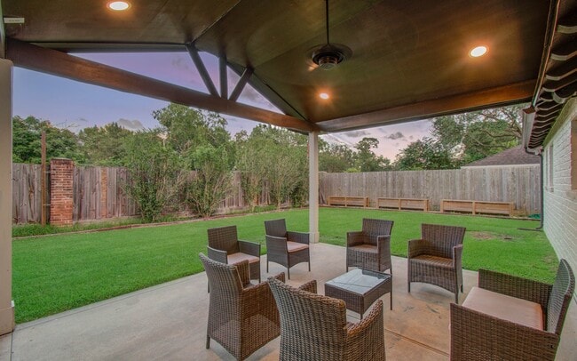Building Photo - 14603 Carolcrest Dr