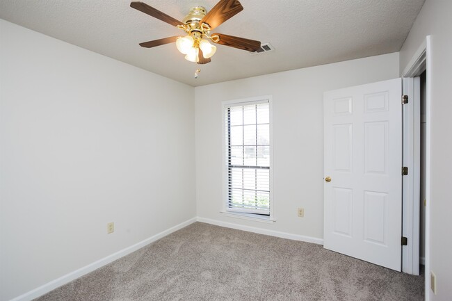 Building Photo - 5565 Liberty Ridge Cove
