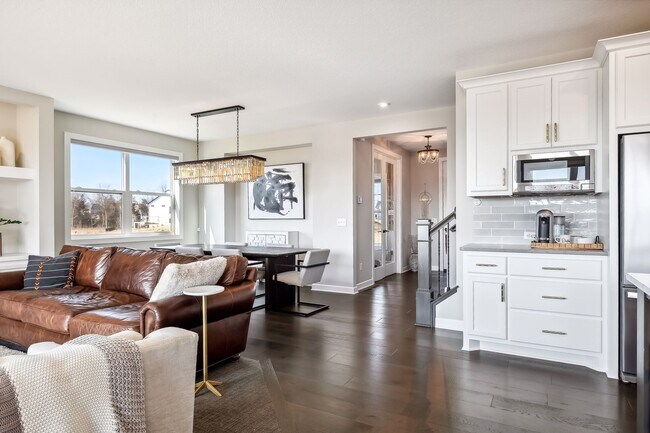 Building Photo - 2275 Lakeshore Point Dr N E