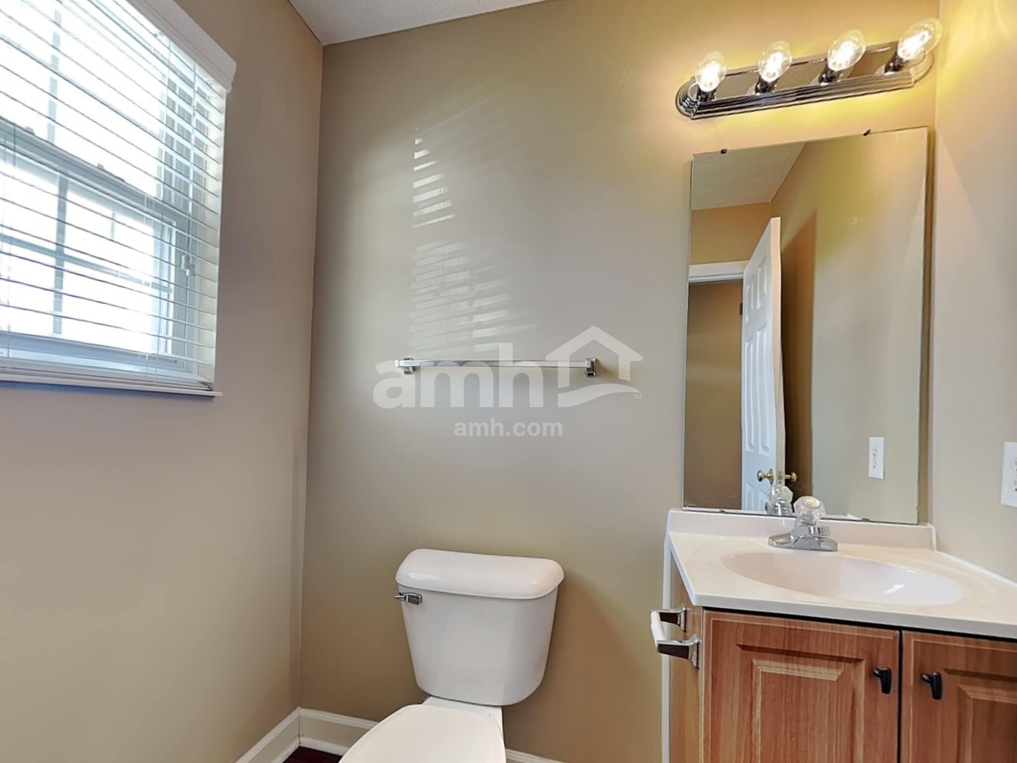 Building Photo - 71 Meadowcrest Dr