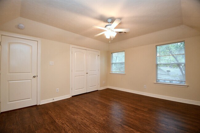 Building Photo - 5211 Holly View Dr