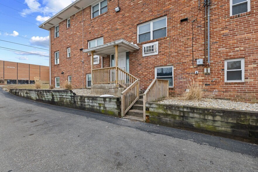 Building Photo - 5936 Radnor Rd